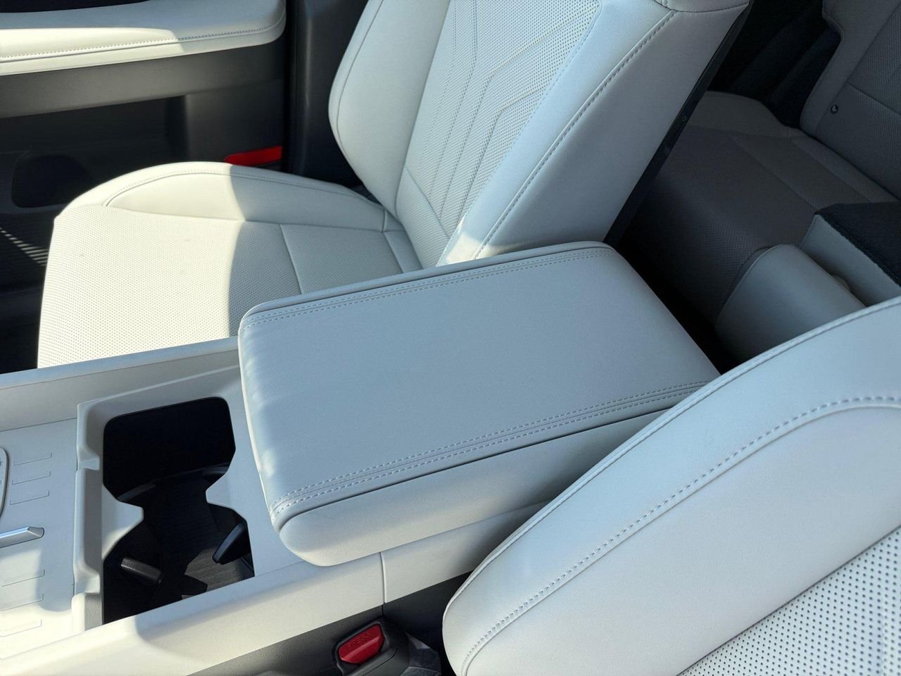 New 2026 Shimmering Silver Hyundai SEL image 34
