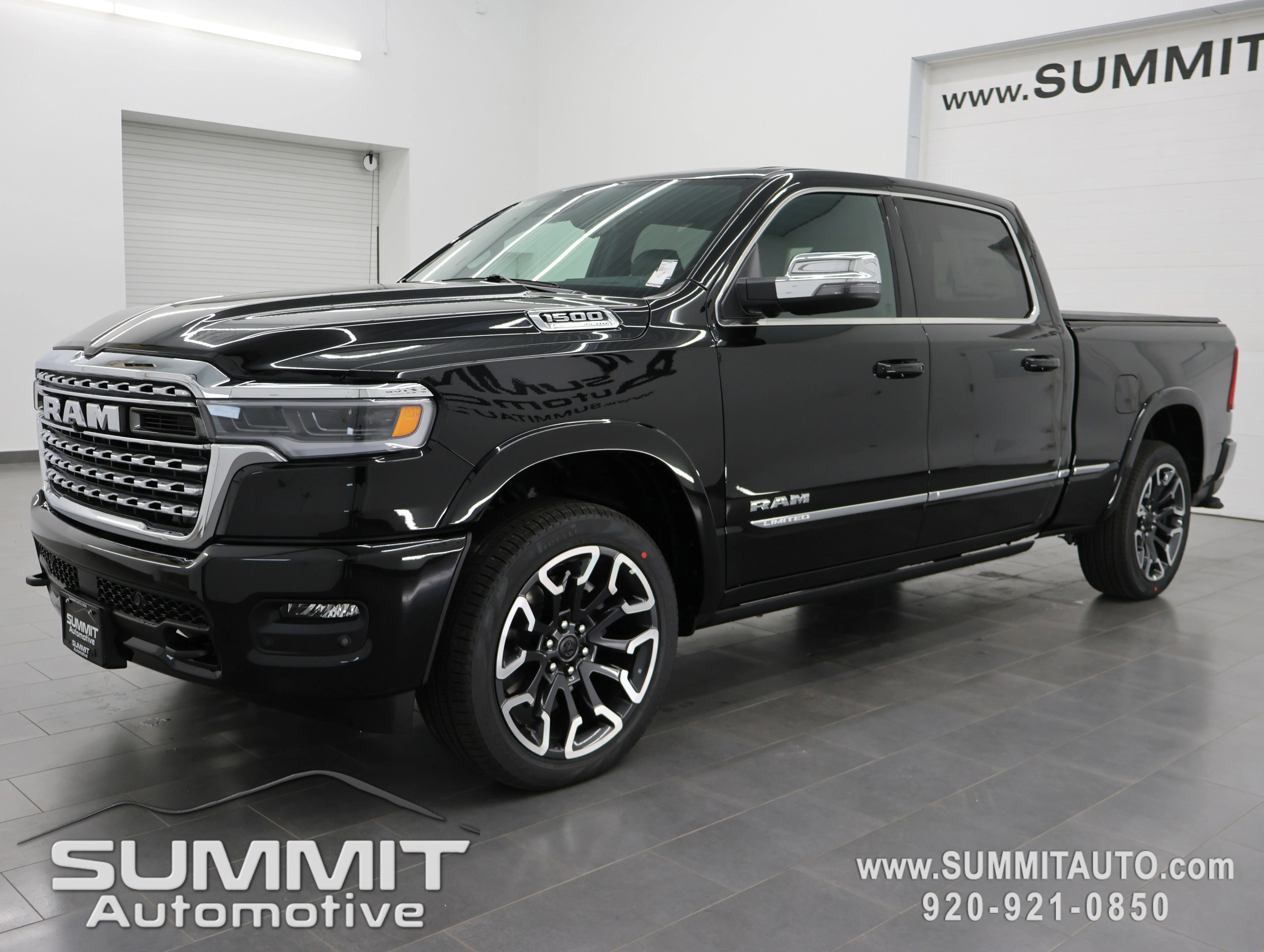 New 2026 Diamond Black Crystal Pearl-Coat Exterior Paint RAM Limited image 7