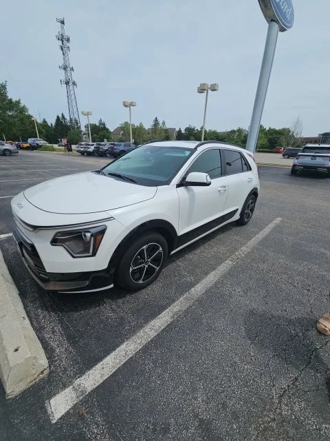 2025 Kia Niro SX HEV's photo