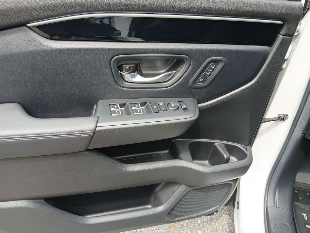 Used 2025 White Honda Touring image 23