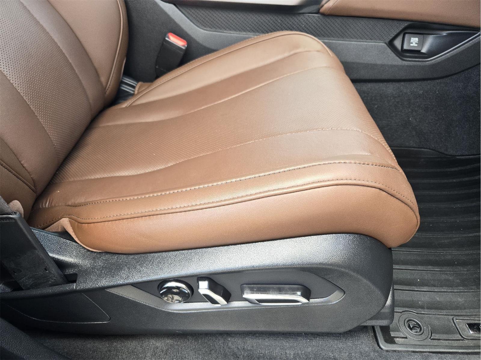 Used 2024 Liquid Carbon Metallic Acura w/Tech image 21