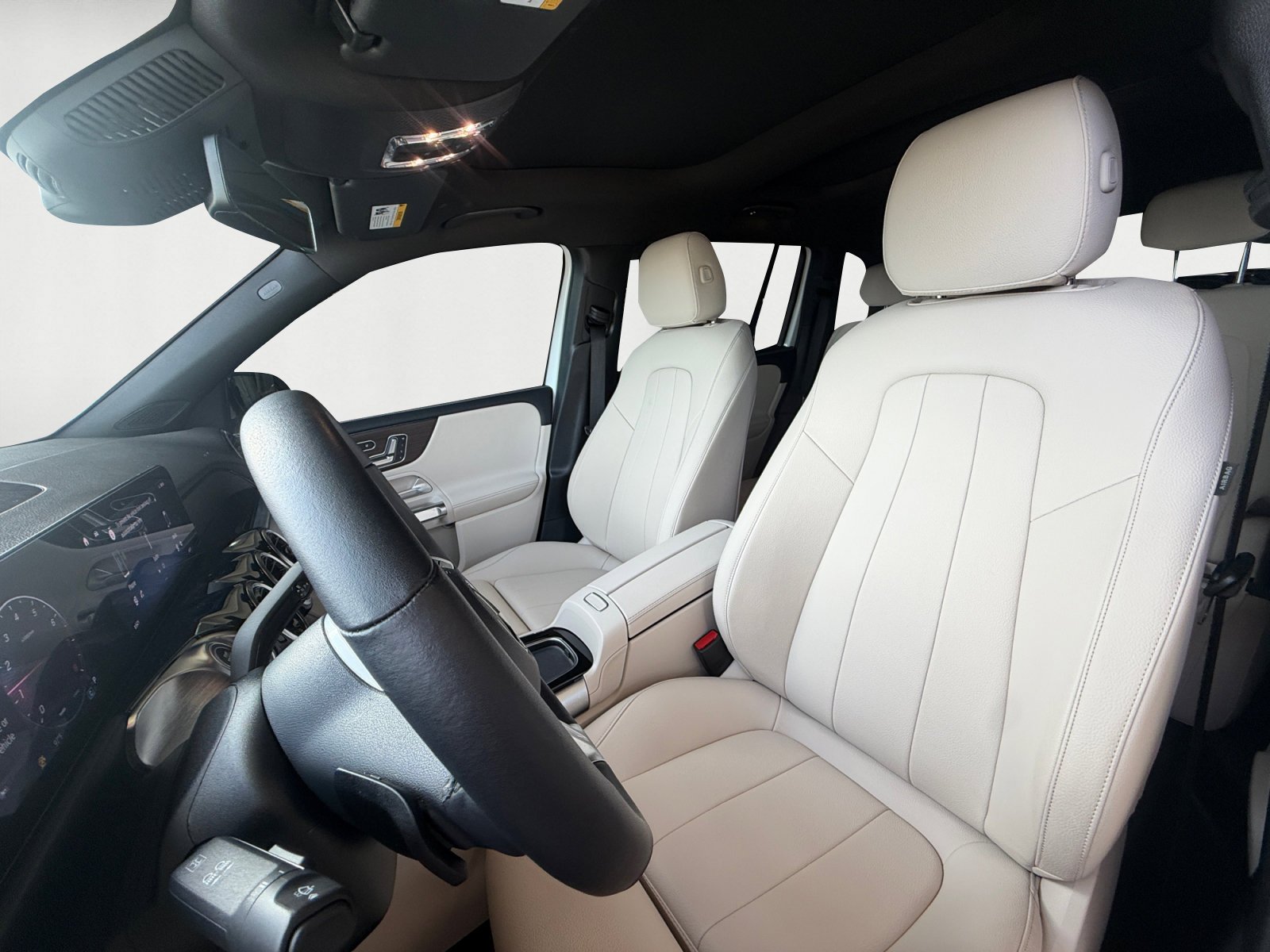 Used 2026 Polar White Mercedes-Benz GLB 250 image 10