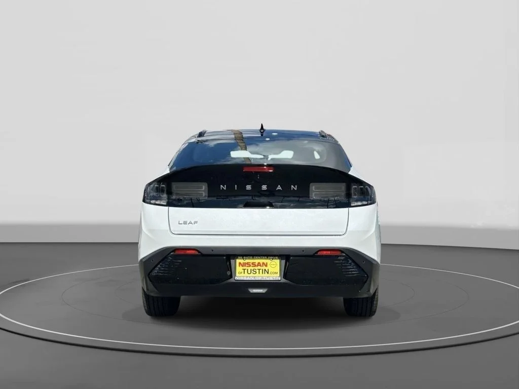 New 2026 Everest White Pearl Tricoat/Black Nissan PLATINUM+ image 3