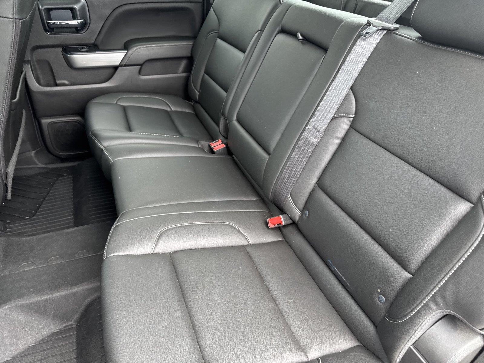 Used 2018 SUMMIT WHITE Chevrolet LT image 30