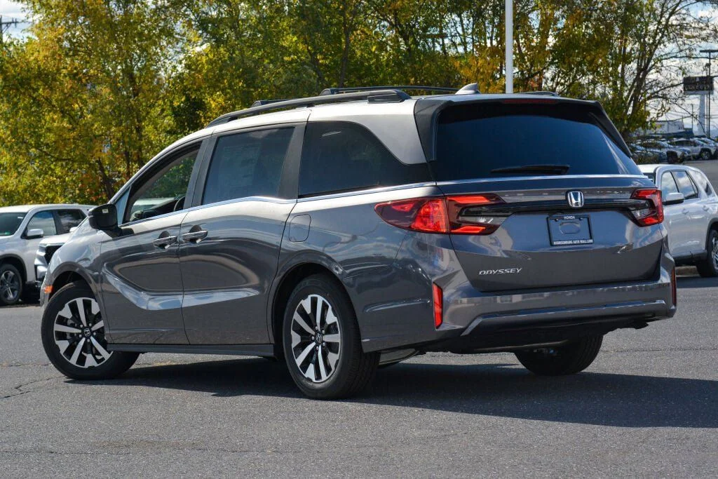 New 2026 Modern Steel Metallic Honda EX-L image 4