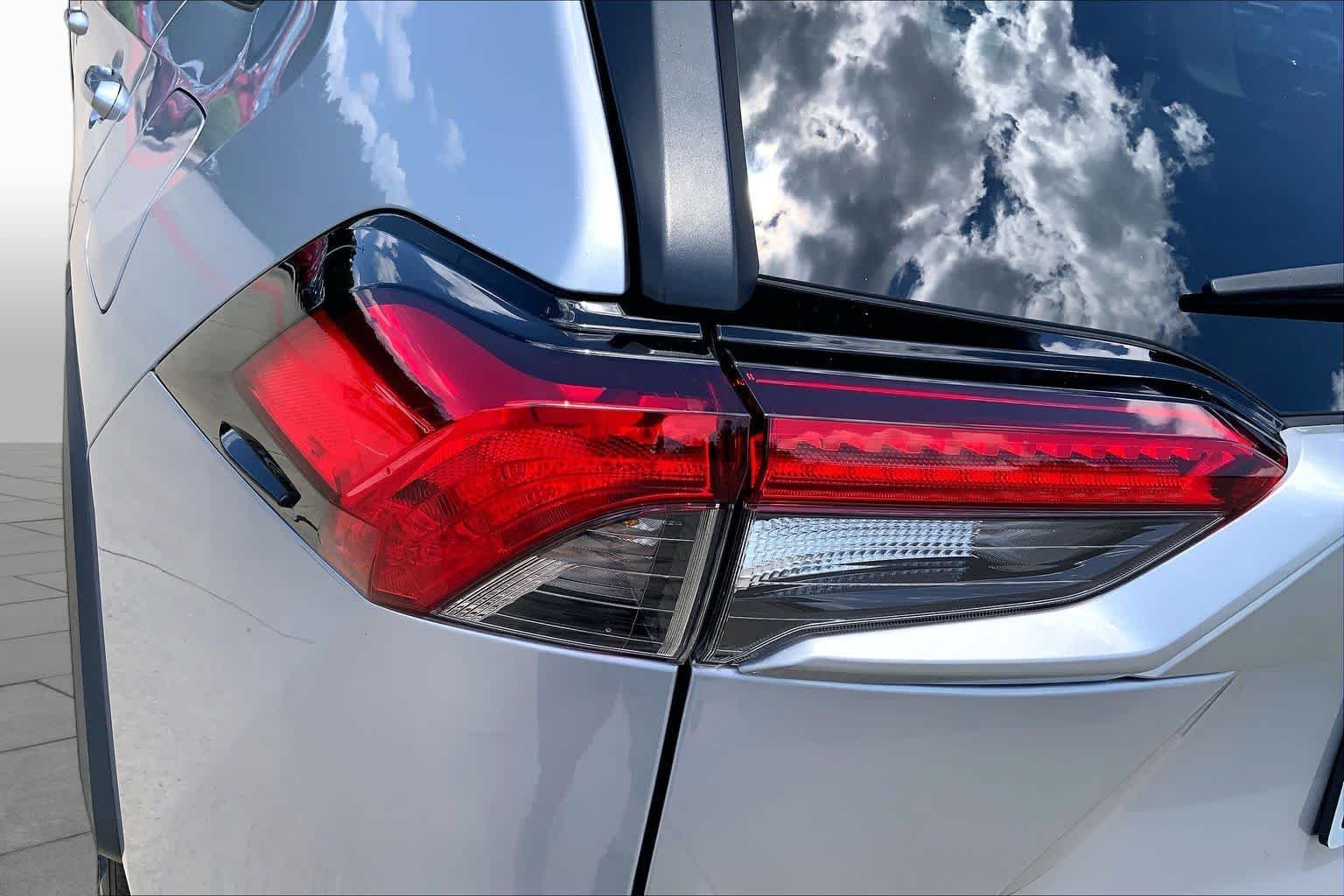 Used 2024 Silver Sky Metallic Toyota XLE image 27