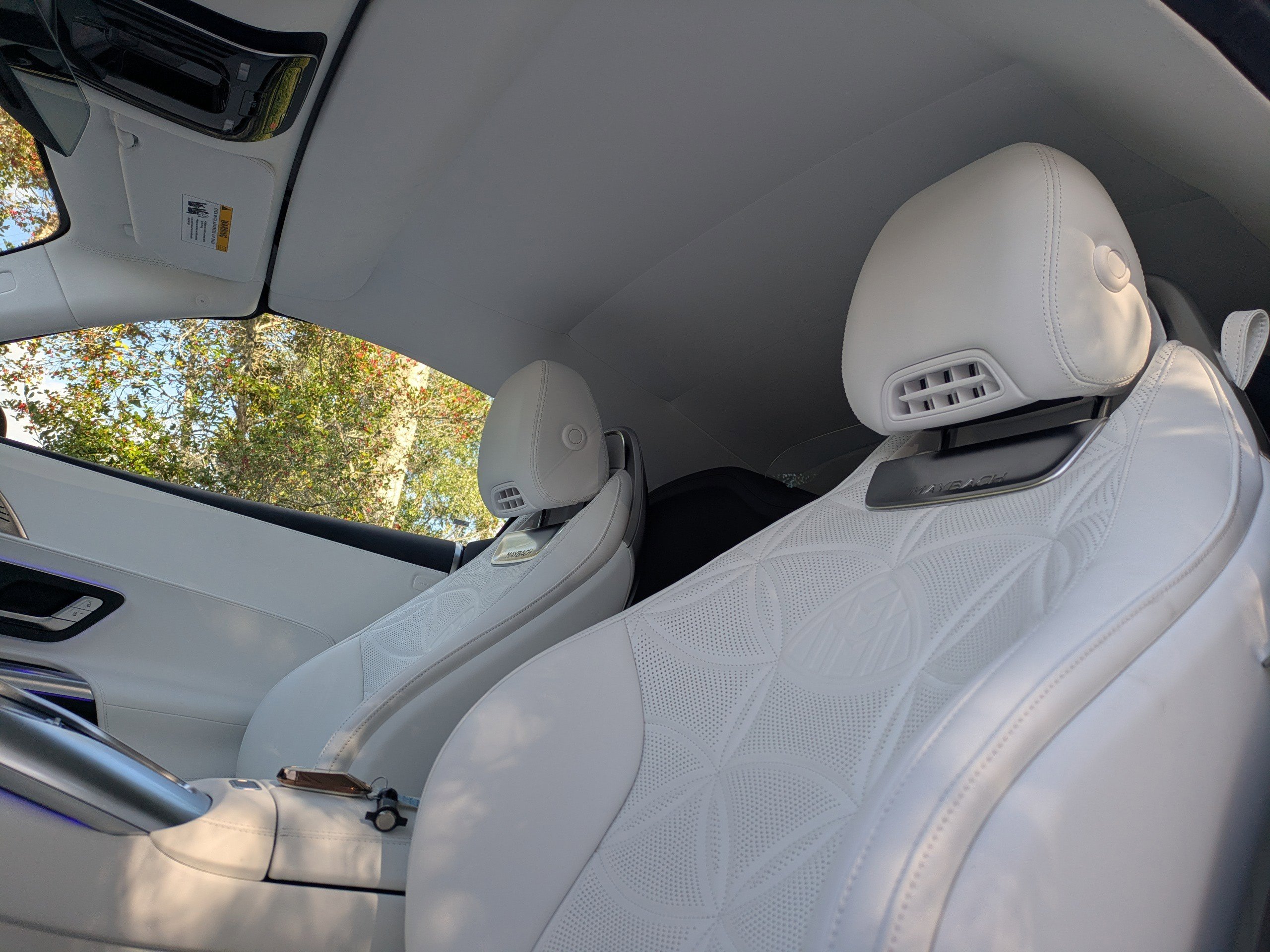 New 2026 MANUFAKTUR moonlight white magno (White Ambiance) Mercedes-Benz Maybach SL 680 Monogram Series image 17