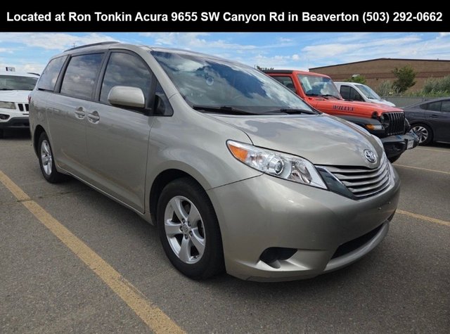 2016 Toyota Sienna LE