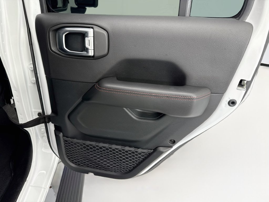 Used 2020 Bright White Clearcoat Jeep Unlimited Rubicon image 26
