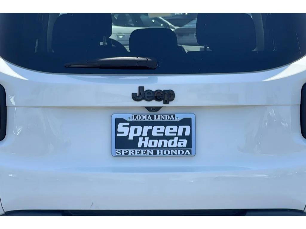 Used 2017 Alpine White Jeep Altitude image 15