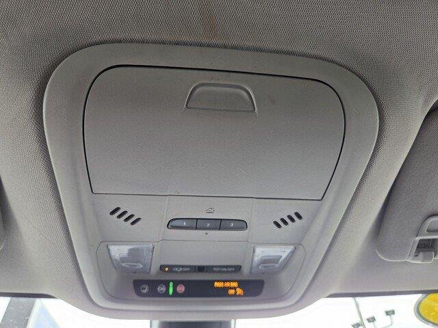 Used 2020 Summit White Buick Essence image 19