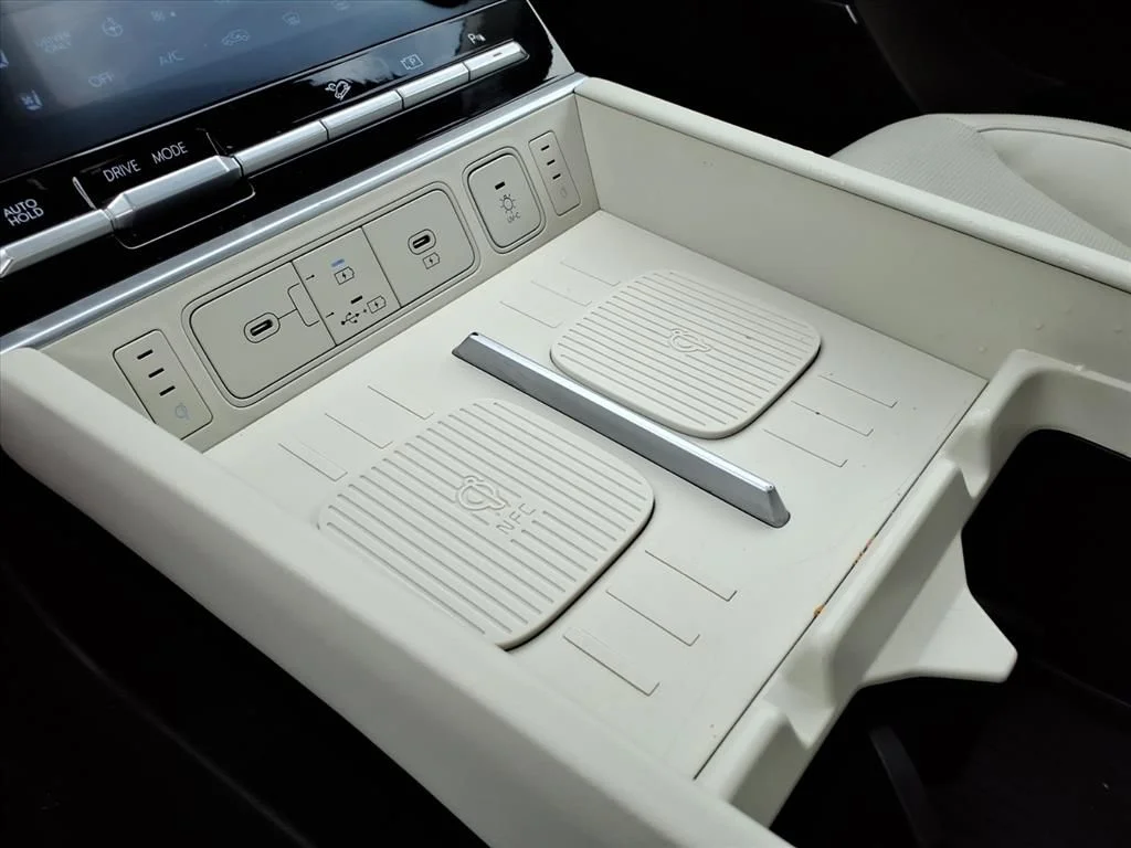 Used 2024 Black Hyundai Calligraphy image 19