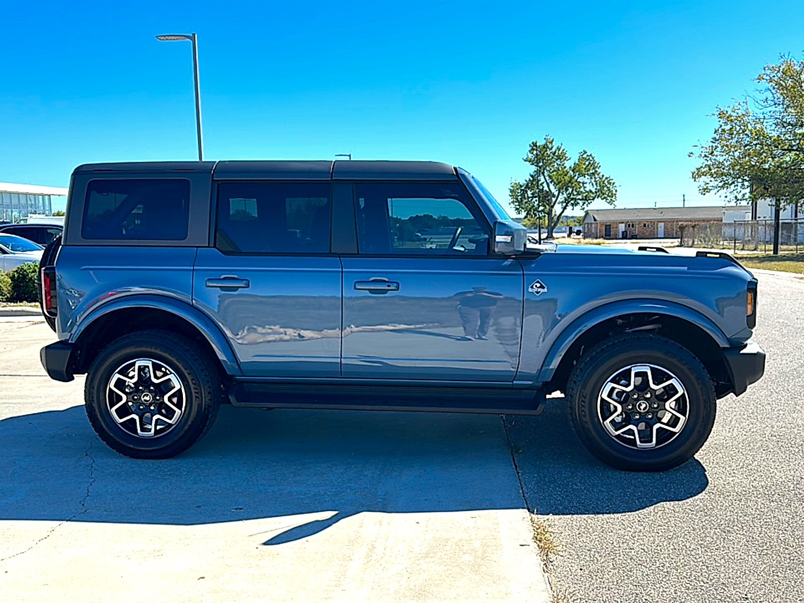 Used 2025 Azure Gray Metallic Tri-Coat Ford Outer Banks image 9