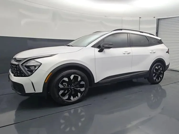 Used 2023 White Kia X-Line Sport Utility 4D image 3