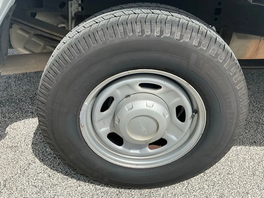 Used 2018 White Ford XL image 16