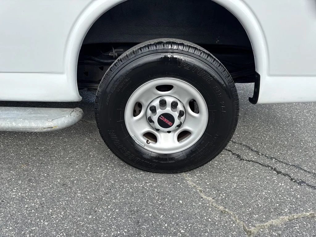 Used 2023 White GMC Work Van image 22