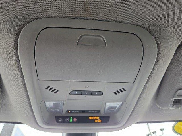 Used 2020 Summit White Buick Essence image 19