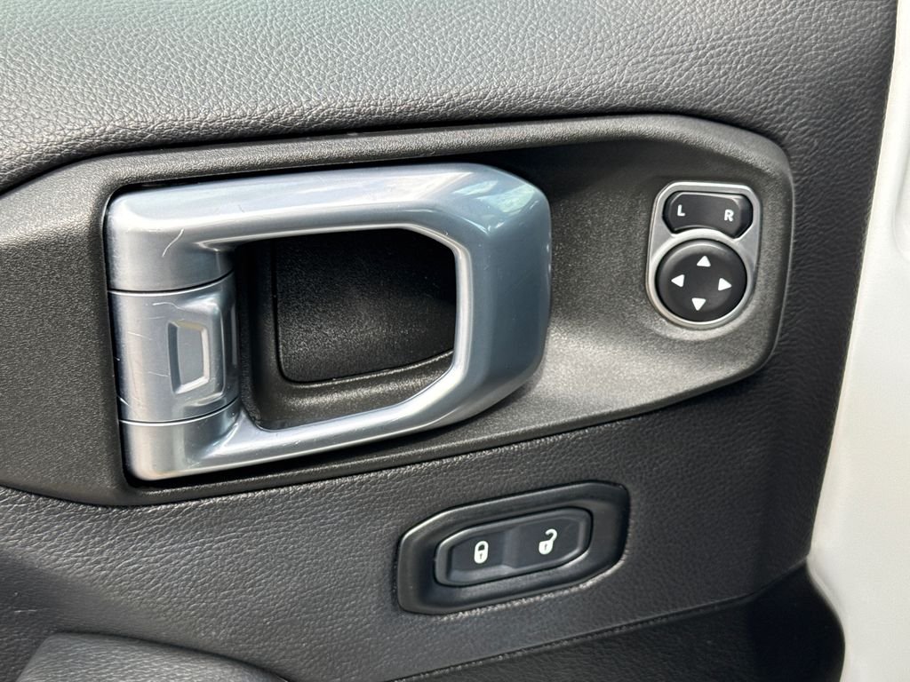 Certified Used 2023 White/off-white Jeep Sahara image 28