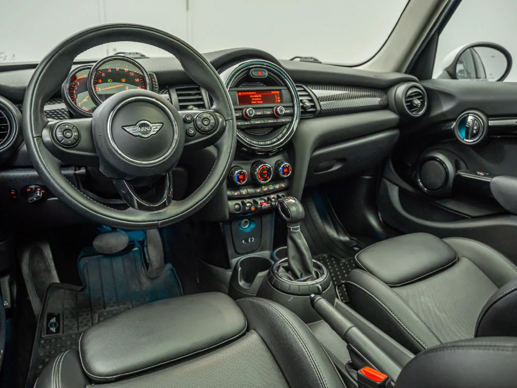 Used 2016 Deep Blue Metallic MINI  image 30