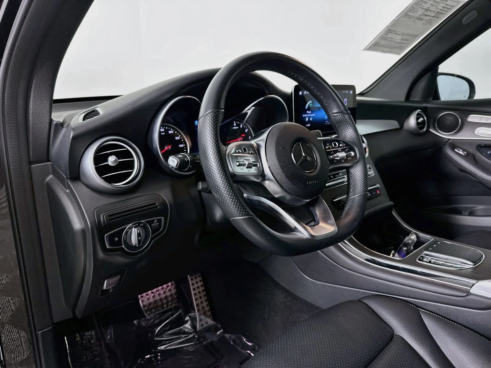 Used 2022 Black Mercedes-Benz GLC 300 image 9