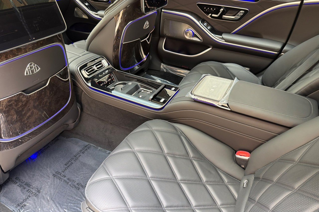 Used 2026 Obsidian Black Metallic Mercedes-Benz Maybach S 680 image 11