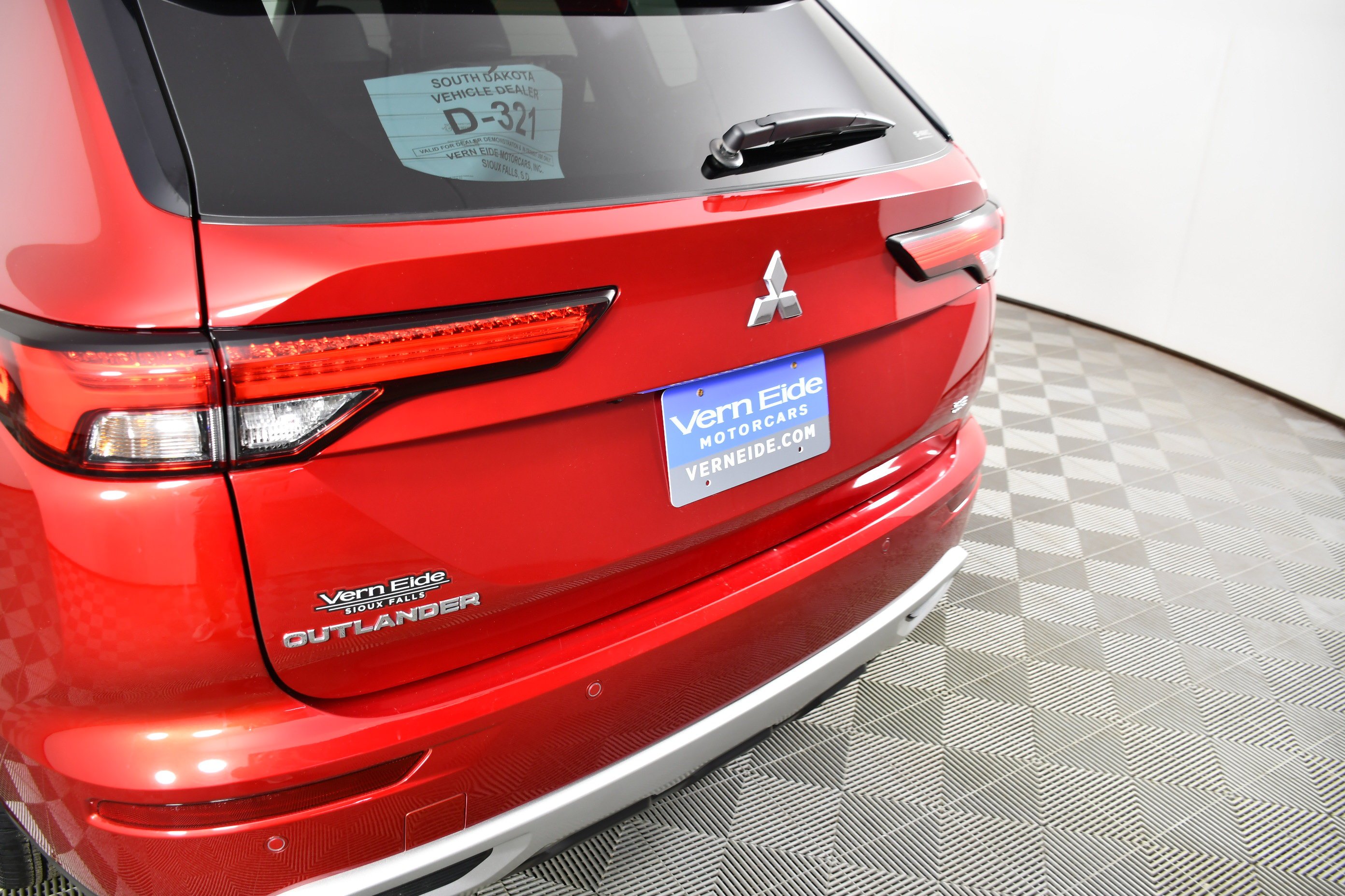 Used 2024 Red Diamond Mitsubishi SE image 15