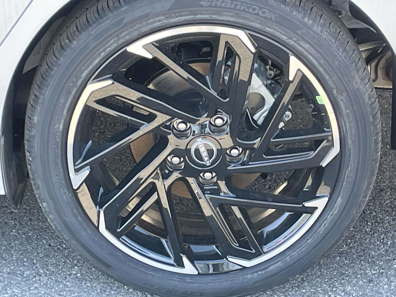 New 2026 Aspen White Tricoat/Super Black Nissan SR image 15