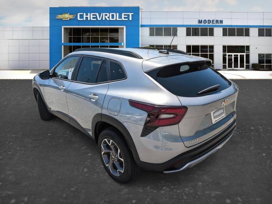 Used 2025 Sterling Gray Metallic Chevrolet LT image 5