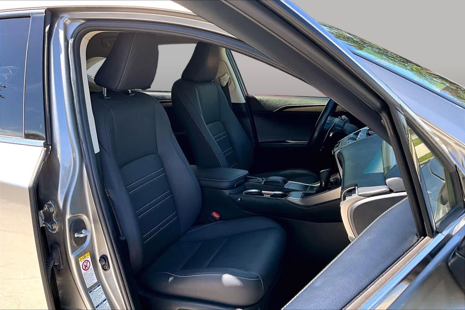 Used 2019 Atomic Silver Lexus  image 9