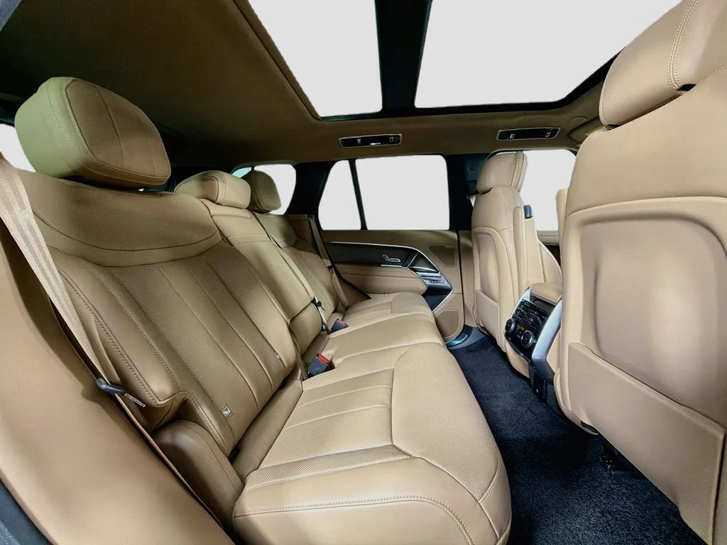 New 2026 Eiger Grey Land Rover SE image 29