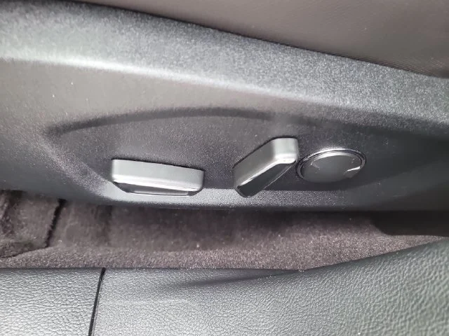 Certified Used 2019 Red Ford SE image 20