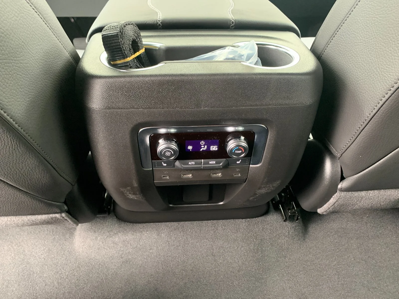 2026 GMC Yukon Denali - Photo 14