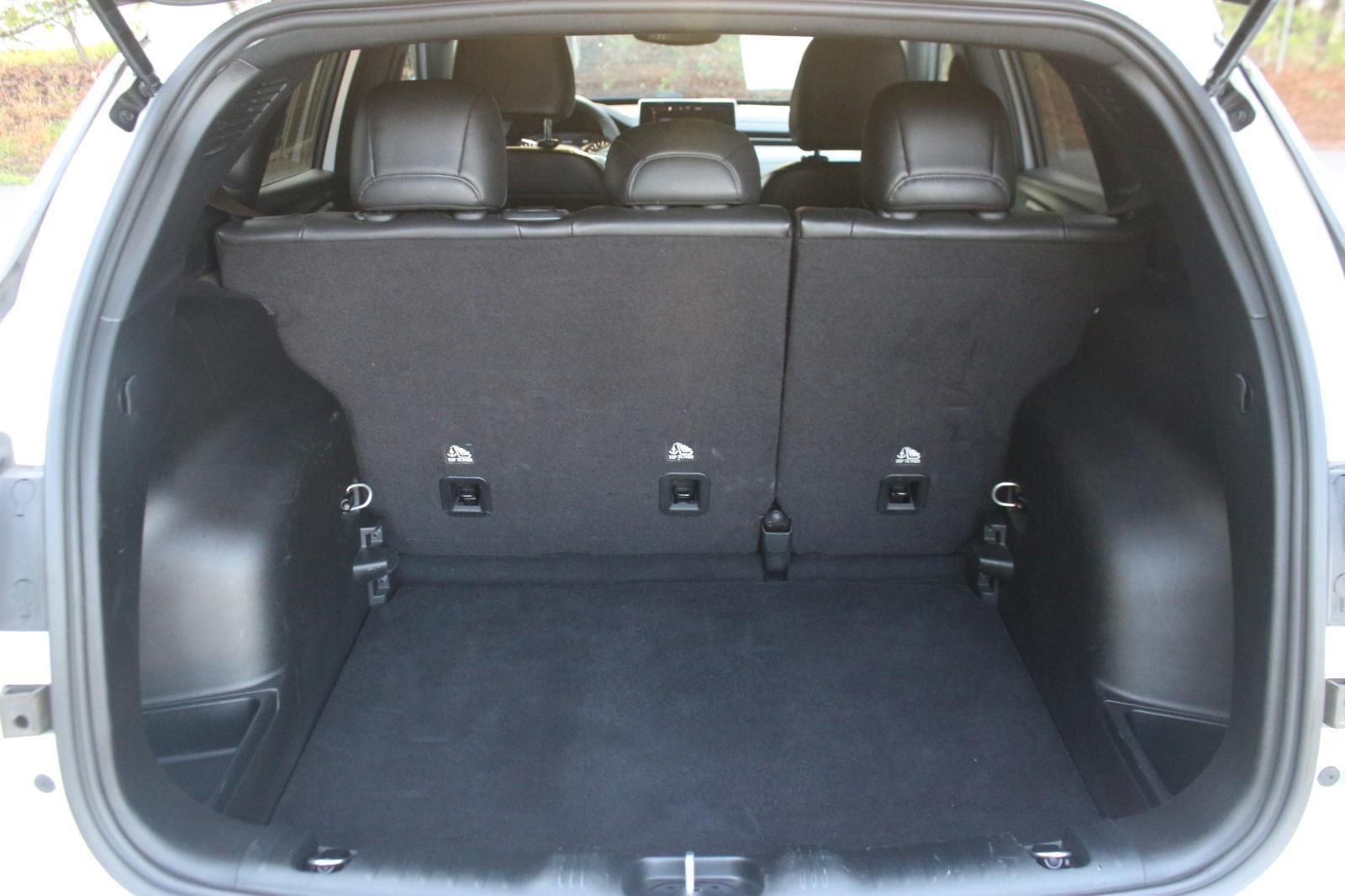 Used 2024 White Jeep Latitude image 11