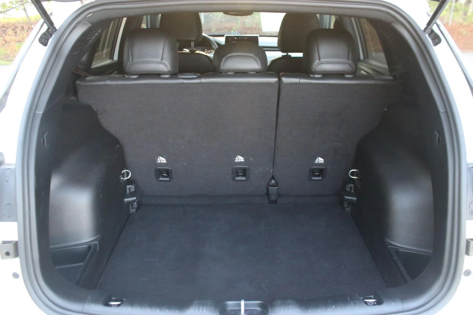 Used 2024 White Jeep Latitude image 11