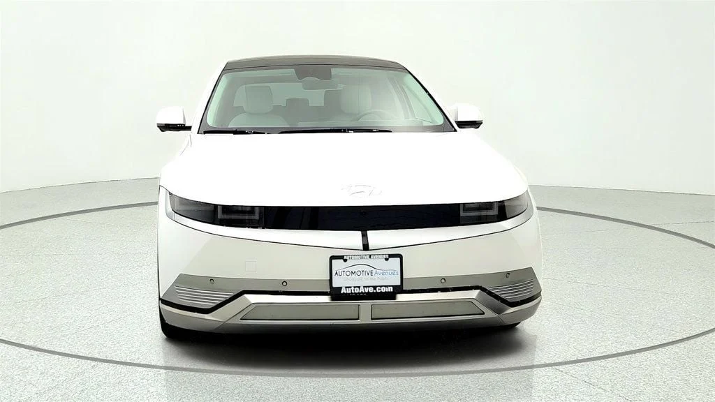 Used 2024 Atlas White Hyundai Limited AWD image 2