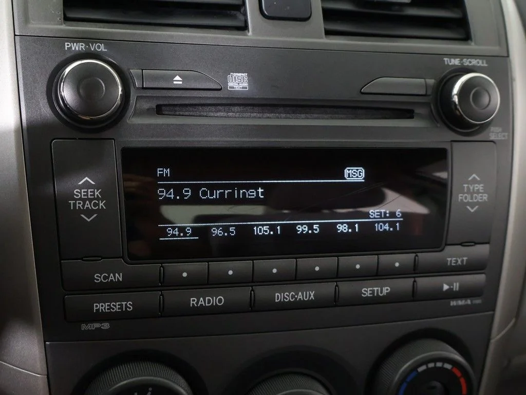 Used 2011 Silver Toyota LE image 35