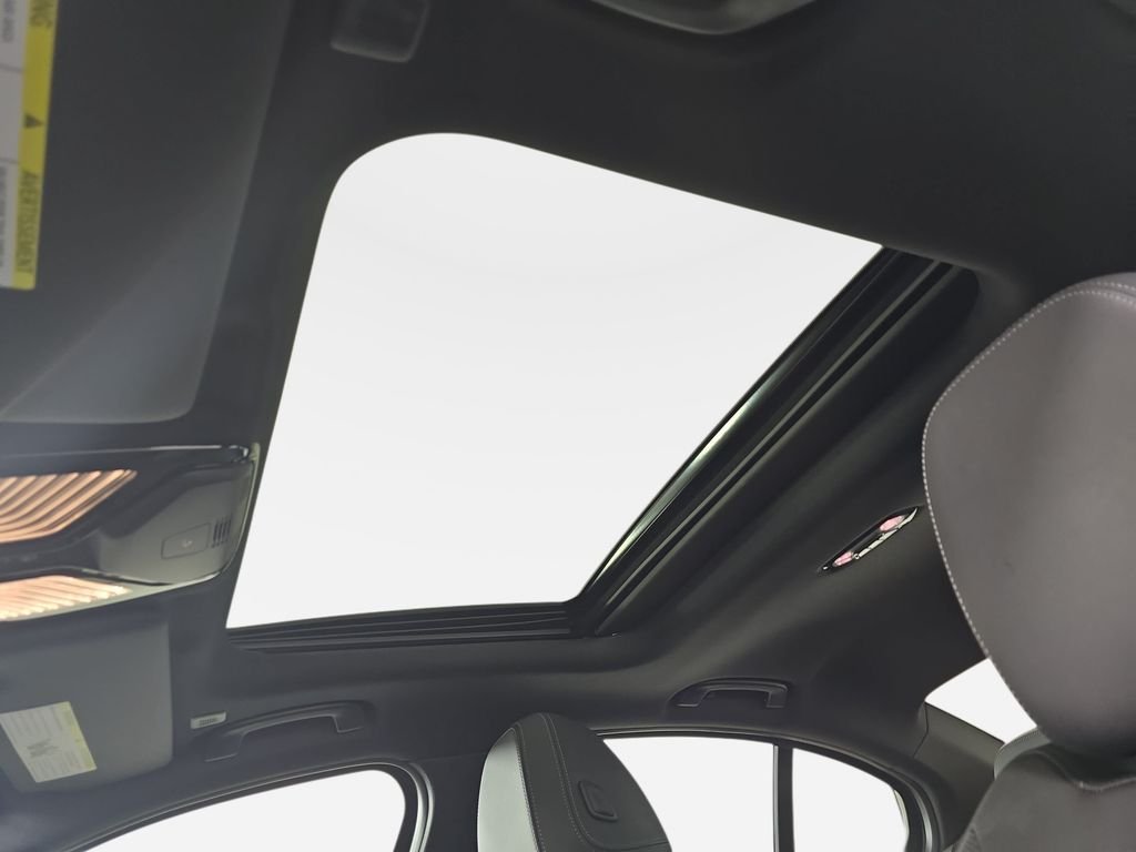 2025 BMW 3 Series 330i - Photo 32