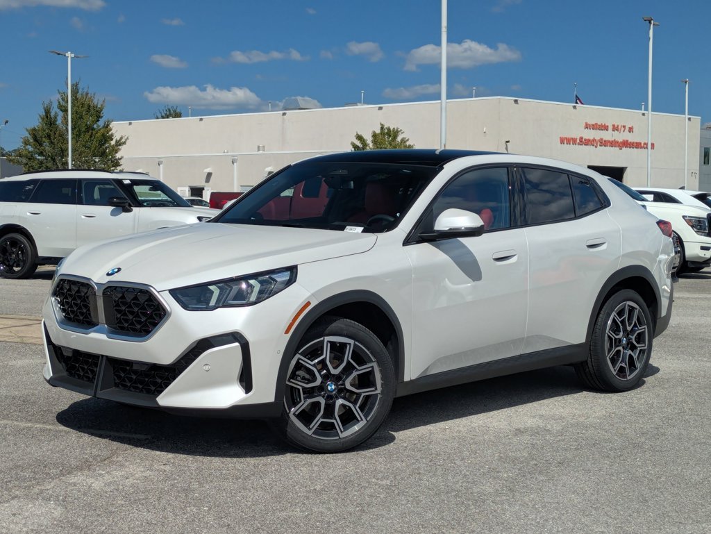Used 2025 White BMW xDrive28i image 1