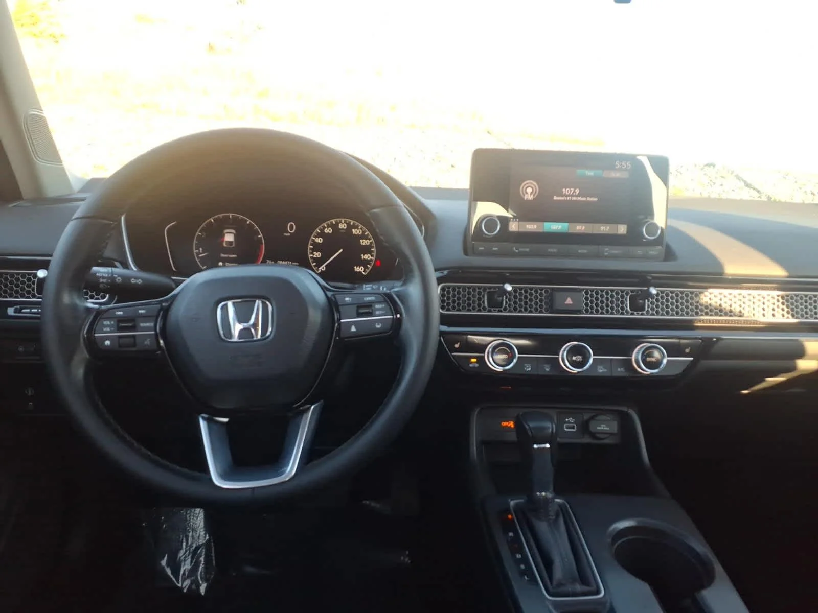 Certified Used 2024 Platinum White Pearl Honda EX-L image 13