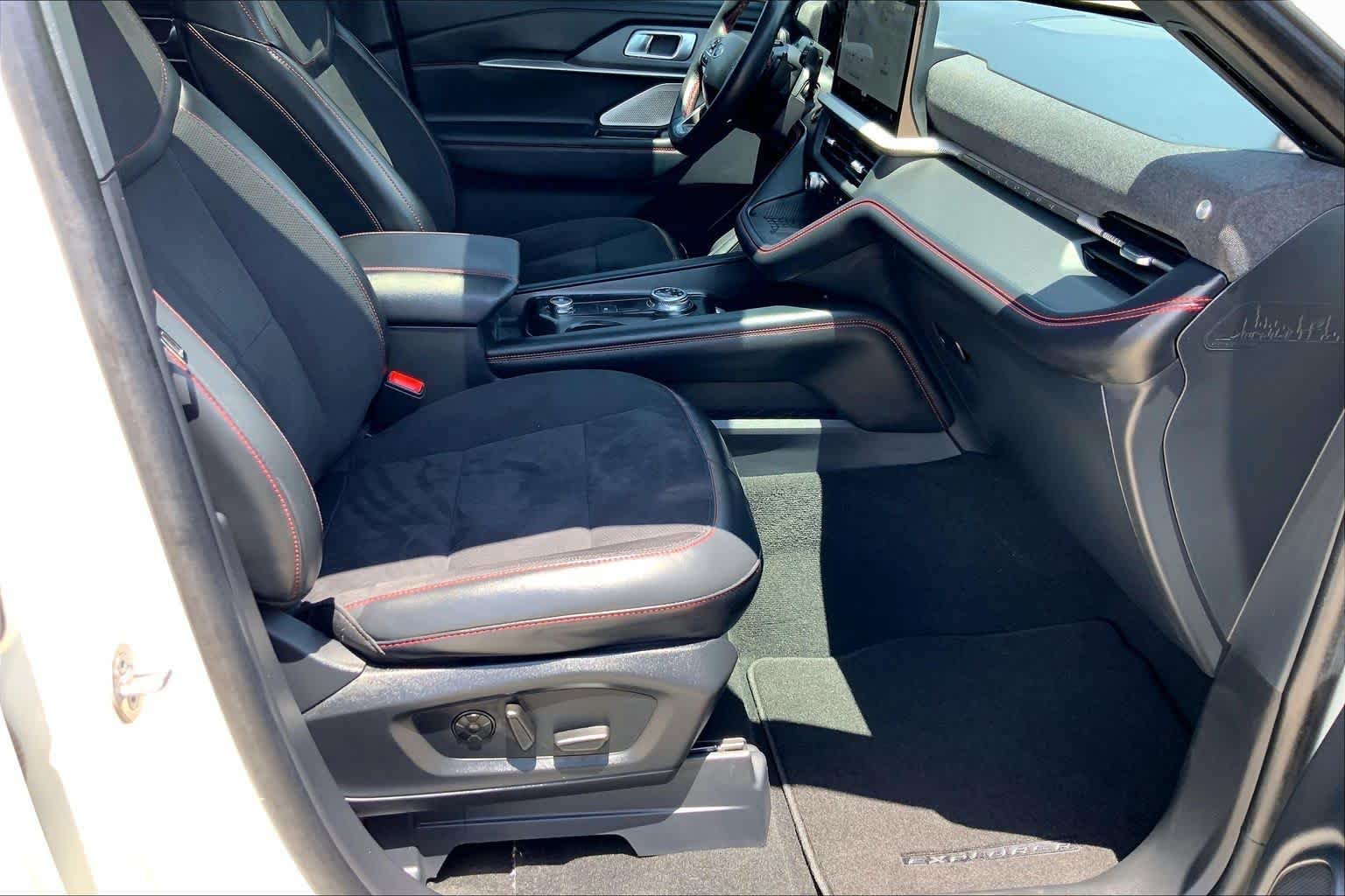 Used 2025 Star White Metallic Tri-Coat Ford ST image 9