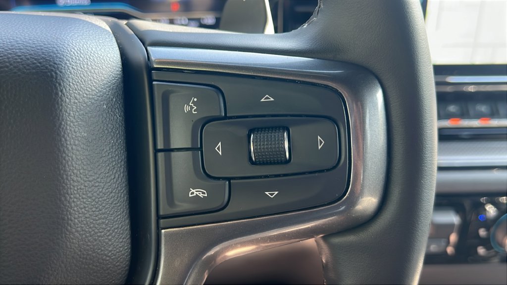 Used 2025 Gray Chevrolet ZR2 image 25