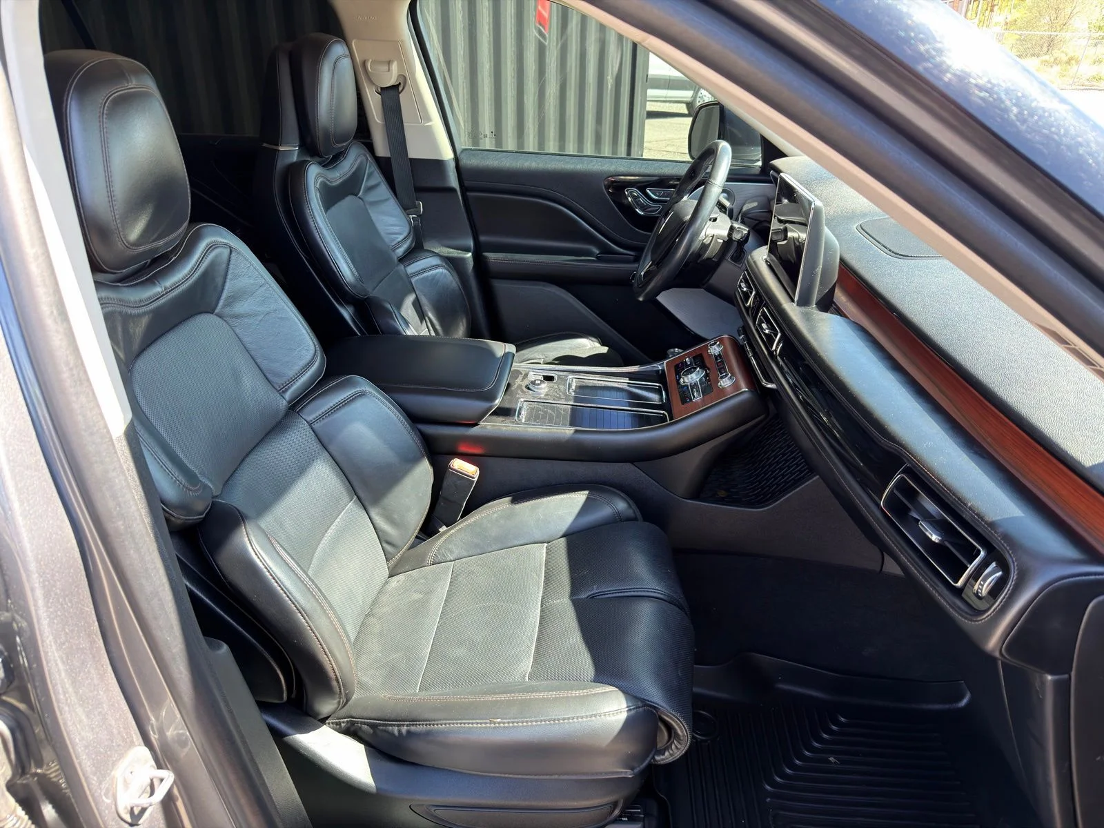 Used 2021 Gray Lincoln Reserve image 37