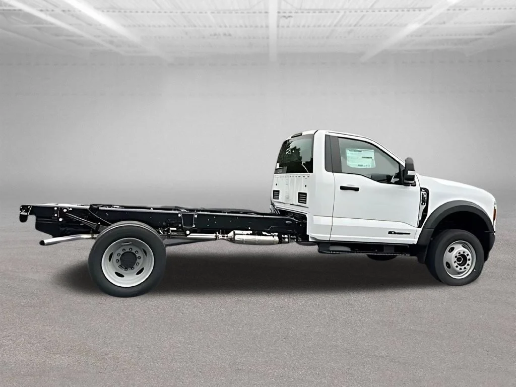 New 2026 Oxford White Ford F-550® XL image 10