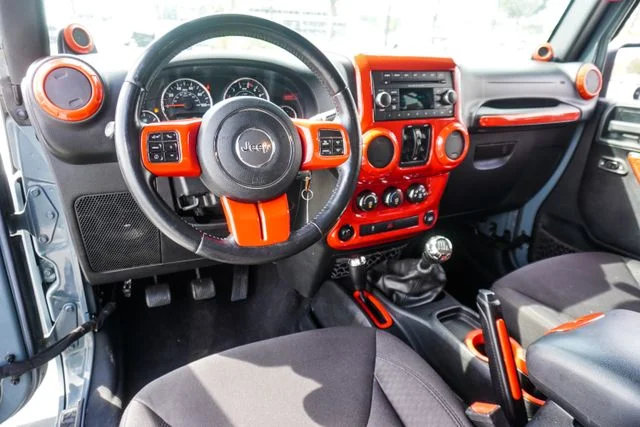 Used 2014 Gray Jeep Unlimited Sport image 19