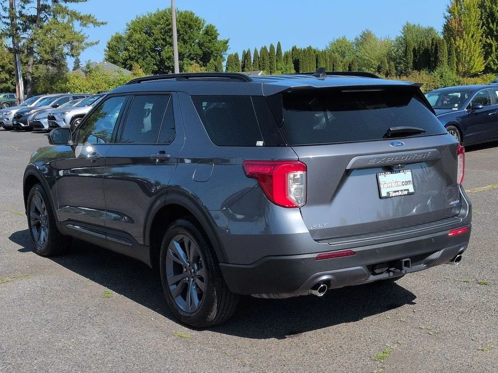 Used 2023 Gray Metallic Ford XLT image 3