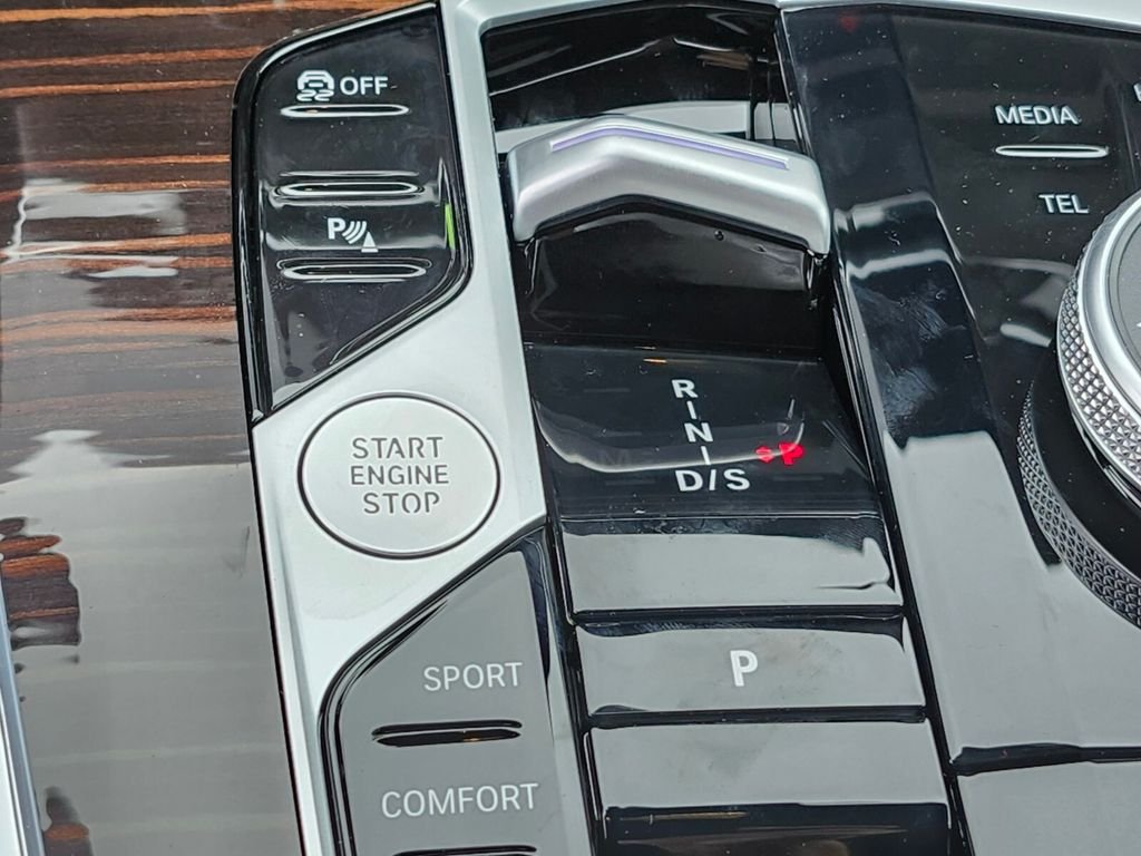 New 2027 White BMW xDrive40i image 27