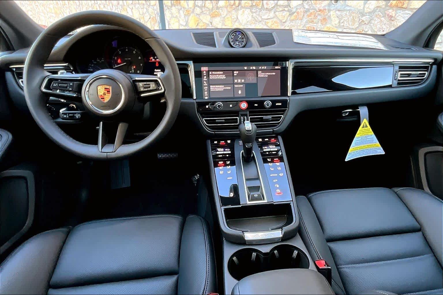 2026 Porsche Macan - Photo 13
