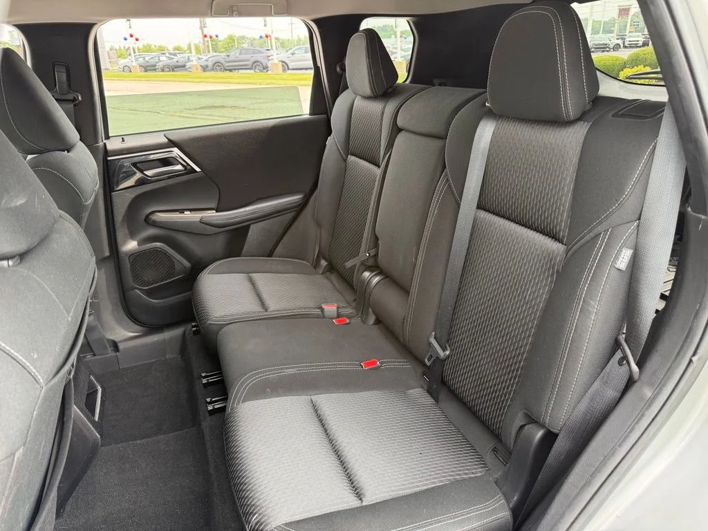 Used 2022  Mitsubishi ES image 23