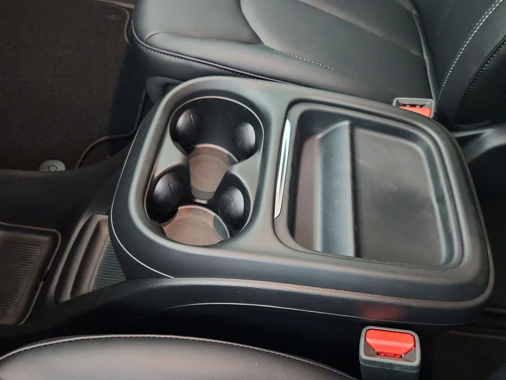 New 2027 Bright White Clear-Coat Exterior Paint Chrysler Select image 28