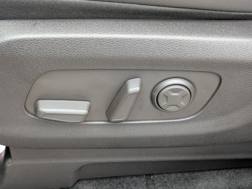 New 2026 Ceramic Silver Kia EX image 24